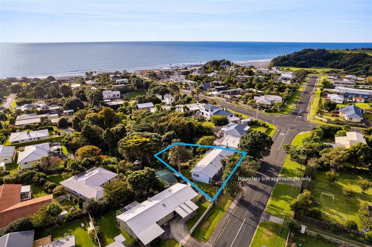 73 Mcfarlane Street, Oakura, Oakura - Carousel 1
