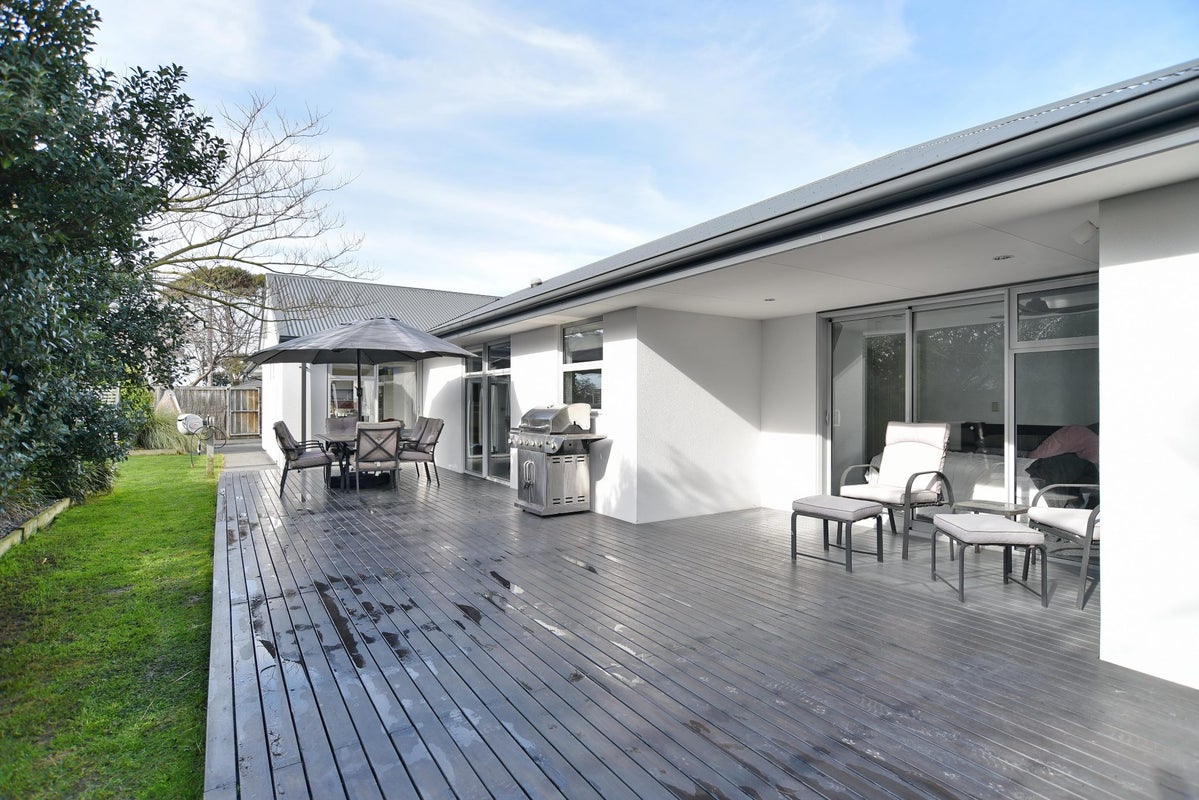 1 Rue de la Mare, Parklands, Christchurch - Carousel 1