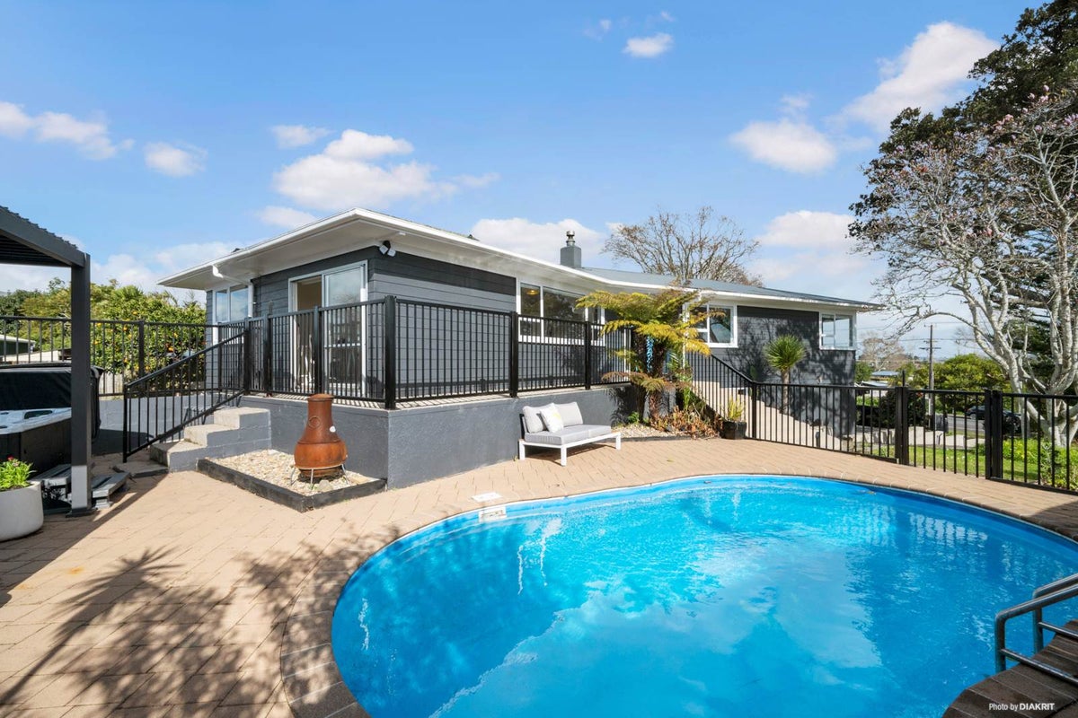 9 Wakelin Road, Beachlands, Auckland - Carousel 1