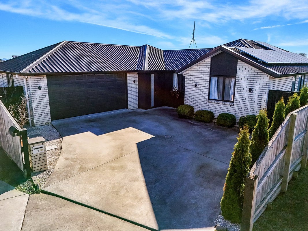 6 Hourua Lane, Glenview, Hamilton - Carousel 2