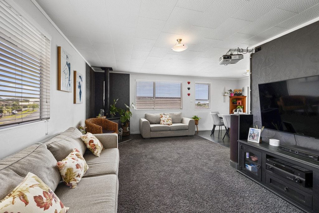 11 Virginia Place, Whalers Gate, New Plymouth - Carousel 1
