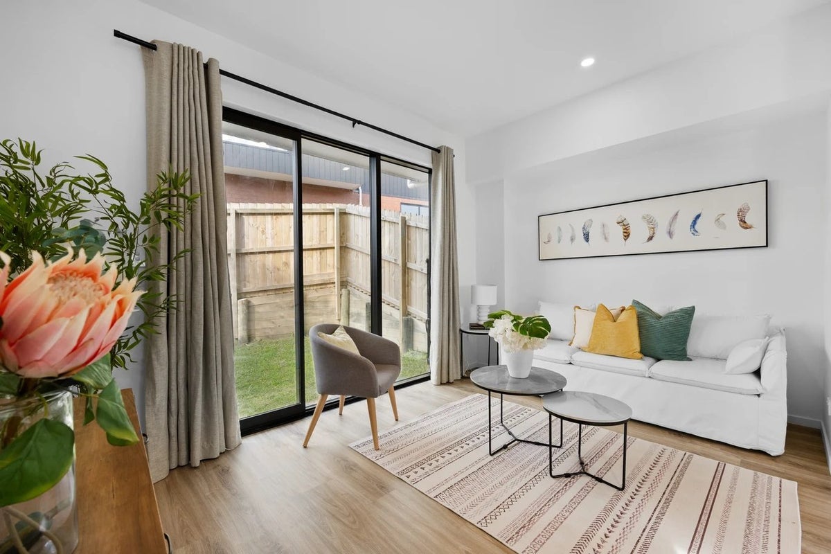 3/233 Great North Road, Henderson, Auckland - Carousel 2