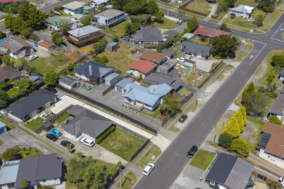 40 Hinemoa Avenue, Taupo, Taupo - Carousel 17