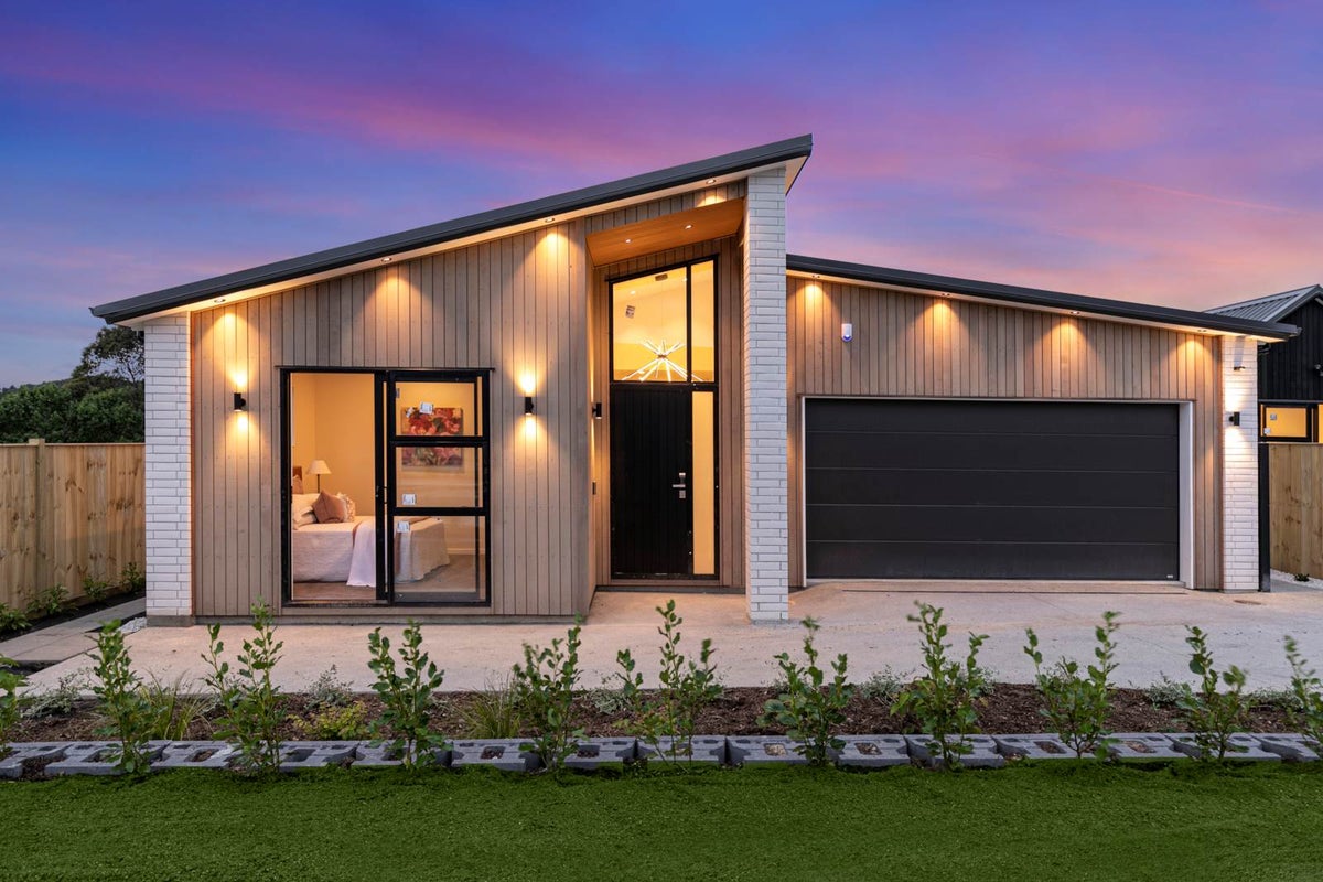 19 Kotuitui Drive, Wainui, Silverdale - Carousel 1