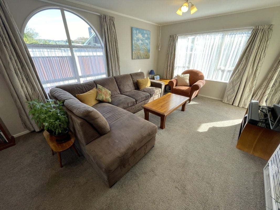 2/26 Whites Line West, Woburn, Lower Hutt - Carousel 2