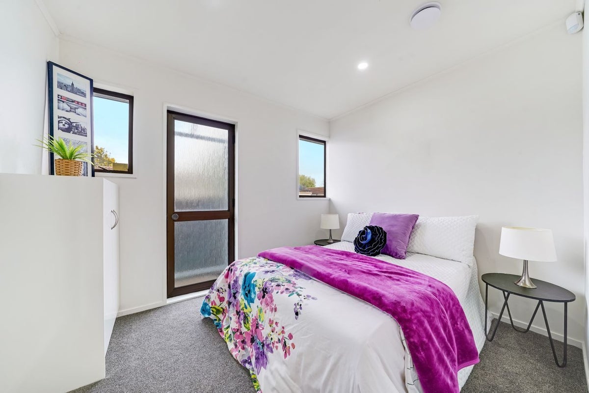 2/8 Kirrama Place, Conifer Grove, Takanini - Carousel 12