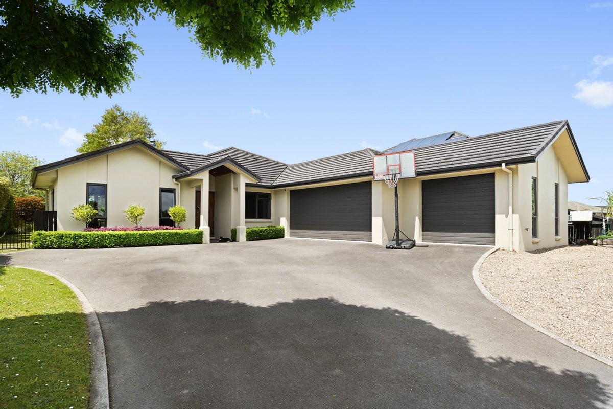 4 Parkwood Place, Huntington, Hamilton - Carousel 2