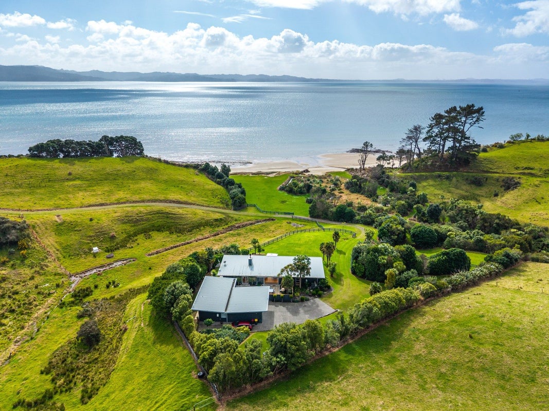 202G Big Bay Road, Manukau Heads, Franklin, Auckland - Carousel 50