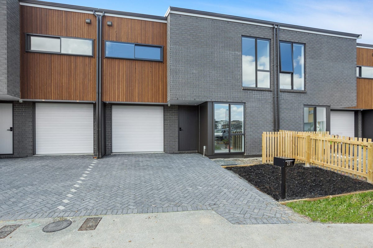 29 Roundel Crescent, Whenuapai, Auckland - Carousel 1