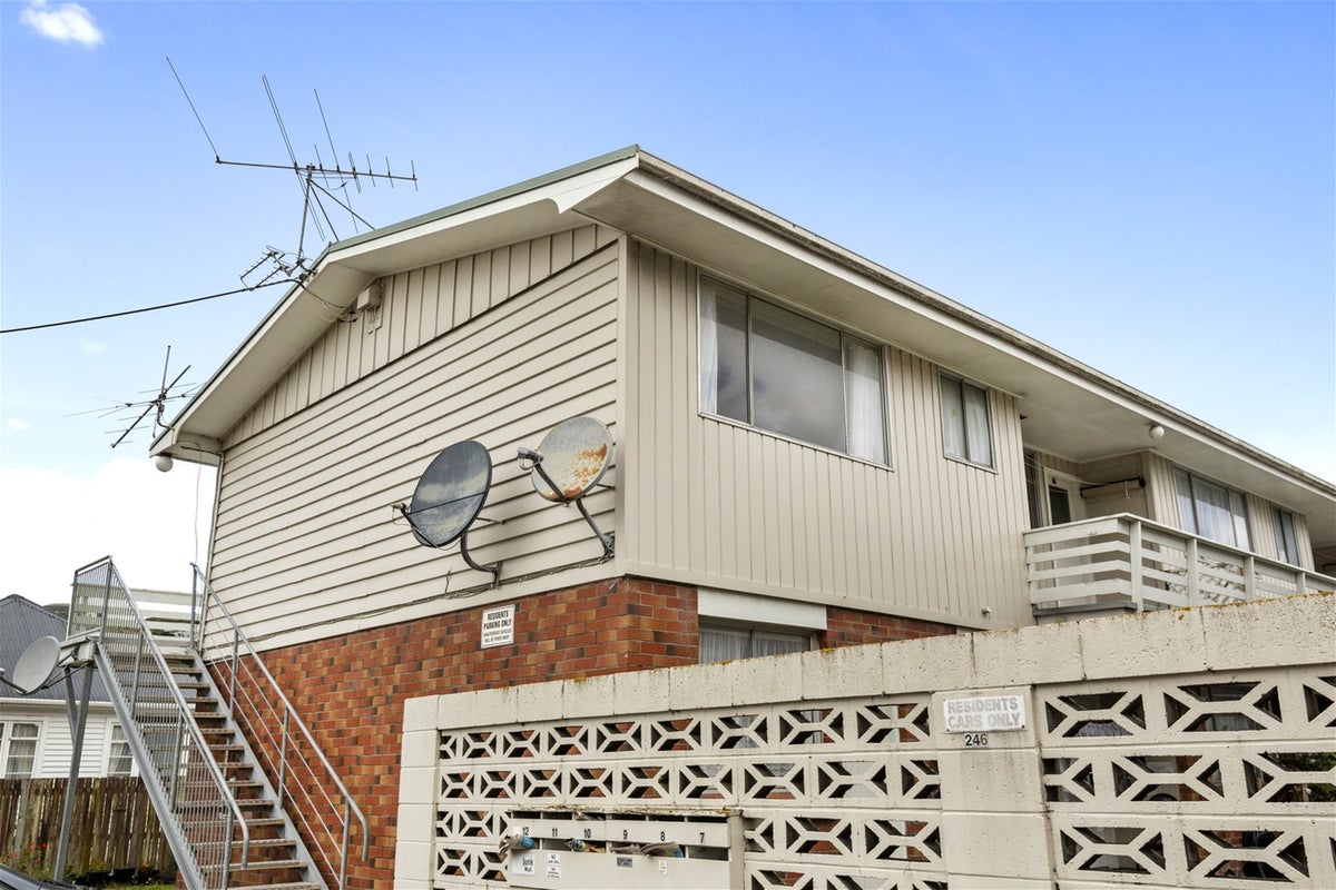 10/246 Main Road, Tawa, Wellington - Carousel 1