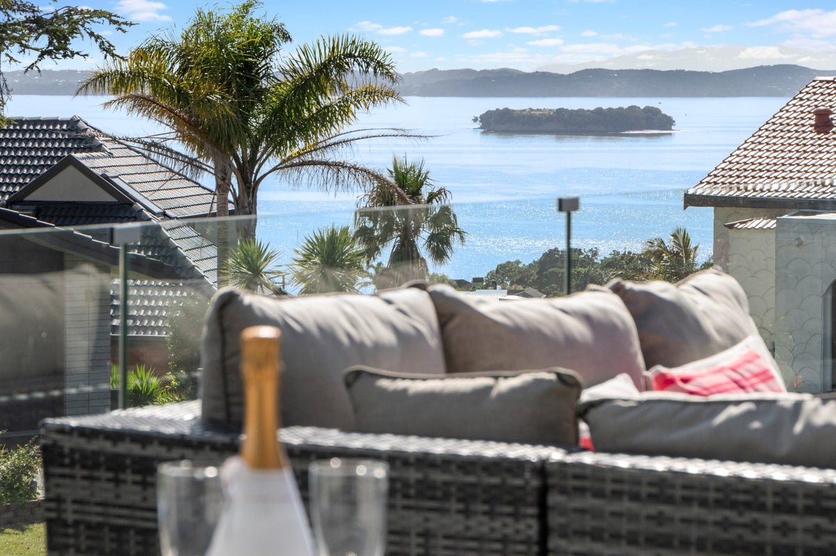 12 Pounamu Place, Shelly Park, Auckland - Carousel 1
