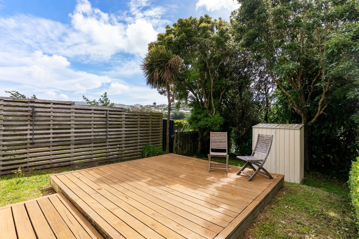 5 Brydon Way, Paparangi, Wellington - Carousel 2