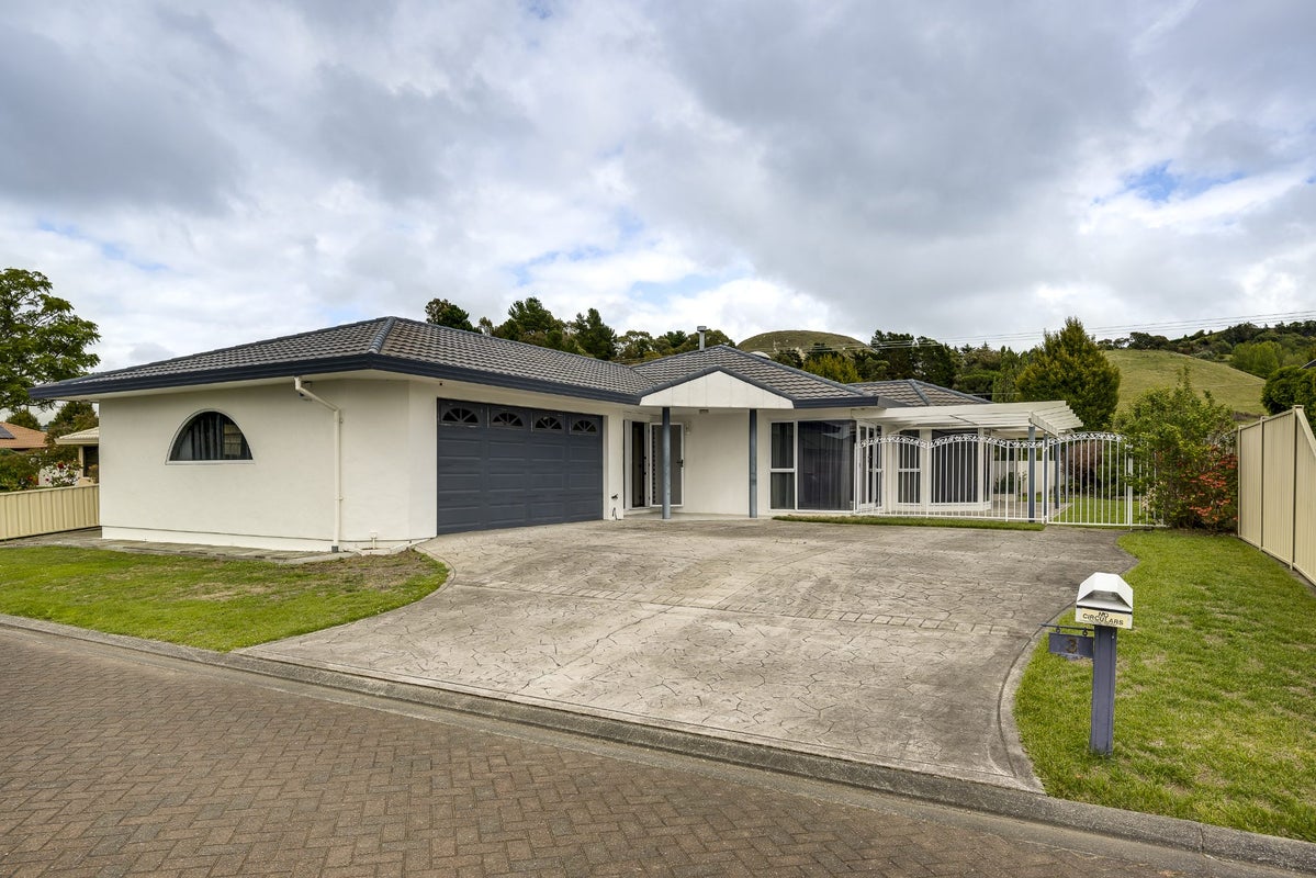 3 Lowndes Place, Taradale, Napier - Carousel 1