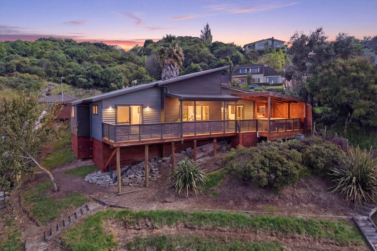 68 Parkdale Drive, Aramoho, Whanganui - Carousel 1