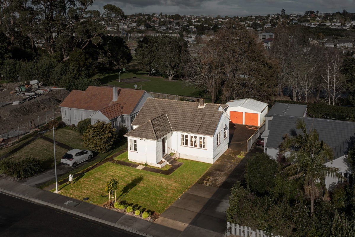 9 Dunkirk Terrace, Mount Albert, Auckland - Carousel 1