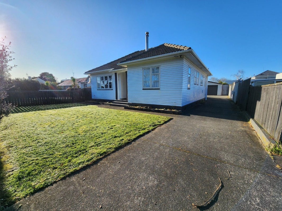 242 College Street, West End, Palmerston North - Carousel 1