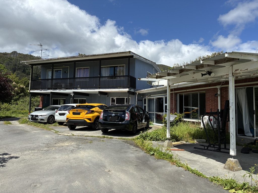 341 Stokes Valley Road, Stokes Valley, Lower Hutt - Carousel 2