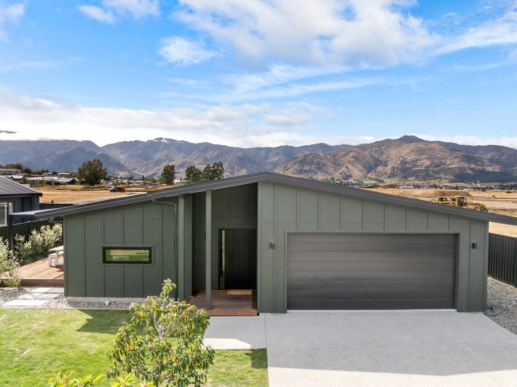 9 Swan Street, Lake Hawea, Lake Hawea - Carousel 1