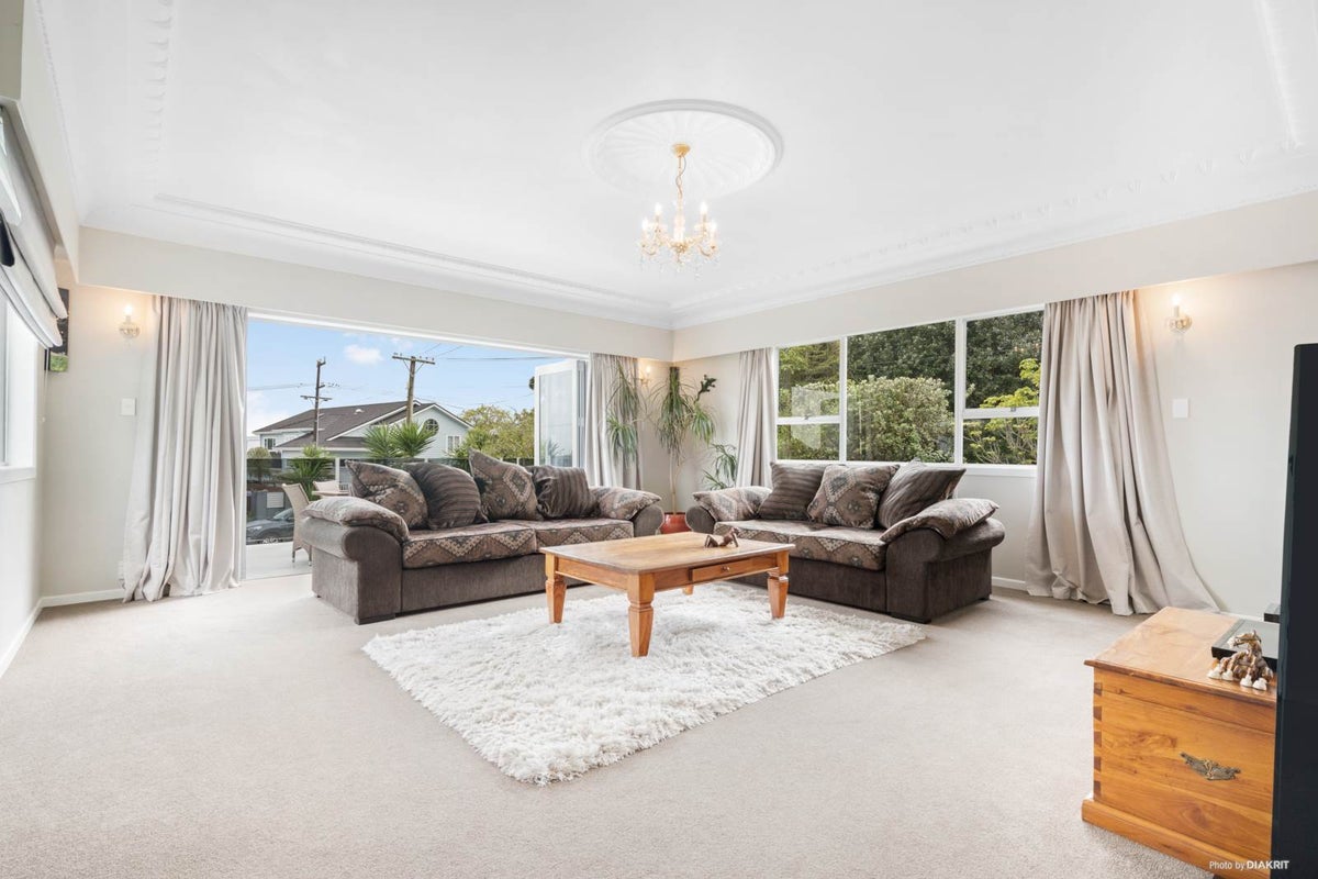 12 Ealing Crescent, Beachlands, Auckland - Carousel 2