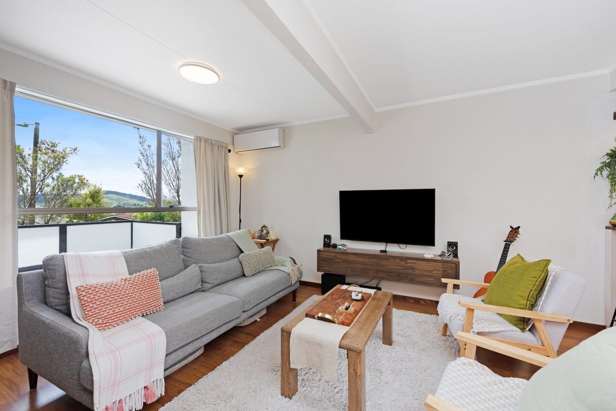 6 Makatote Grove, Churton Park, Wellington - Carousel 2