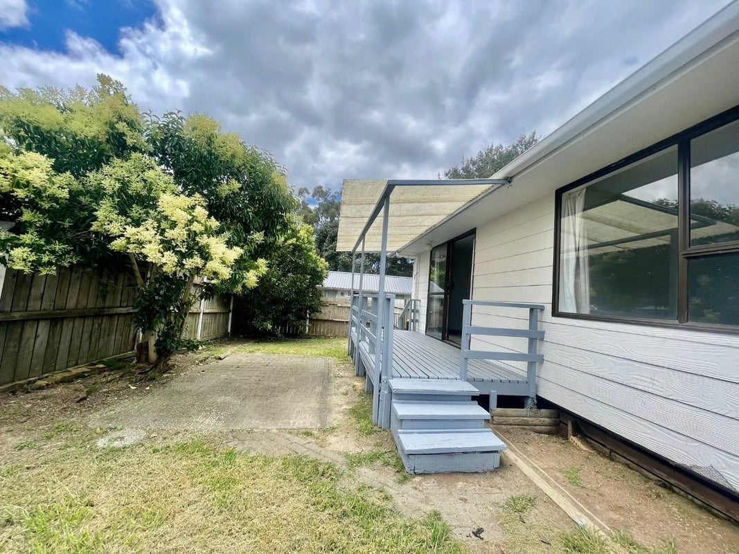 1/160 Universal Drive, Henderson, Auckland - Carousel 1