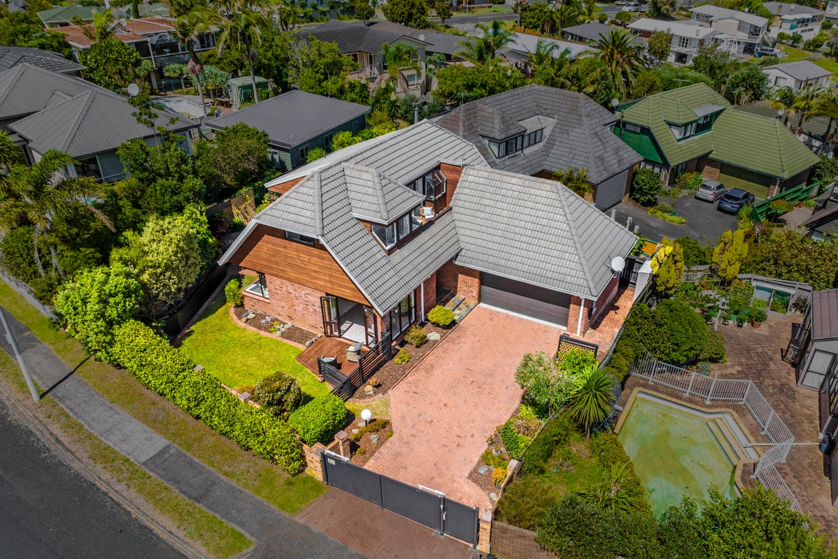 5/6 McCahill Views, Botany Downs, Auckland - Carousel 1