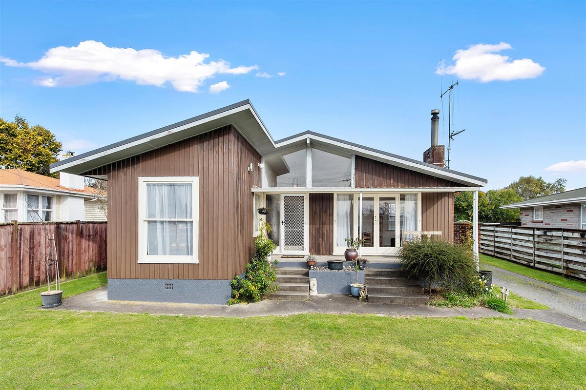 11 Beech Crescent, Hillcrest, Hamilton - Carousel 1