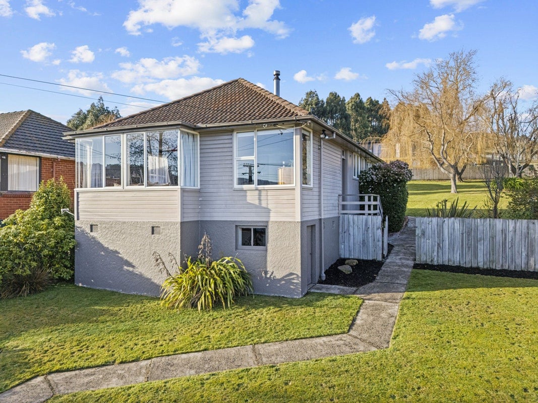 31 Burgess Street, Green Island, Dunedin - Carousel 1