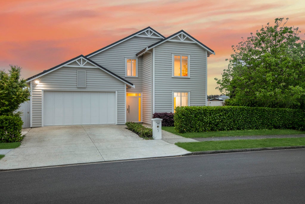 5 Turua Rise, Karaka, Papakura - Carousel 1