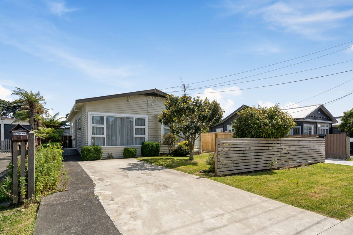 18 North Street, Petone, Lower Hutt - Carousel 1