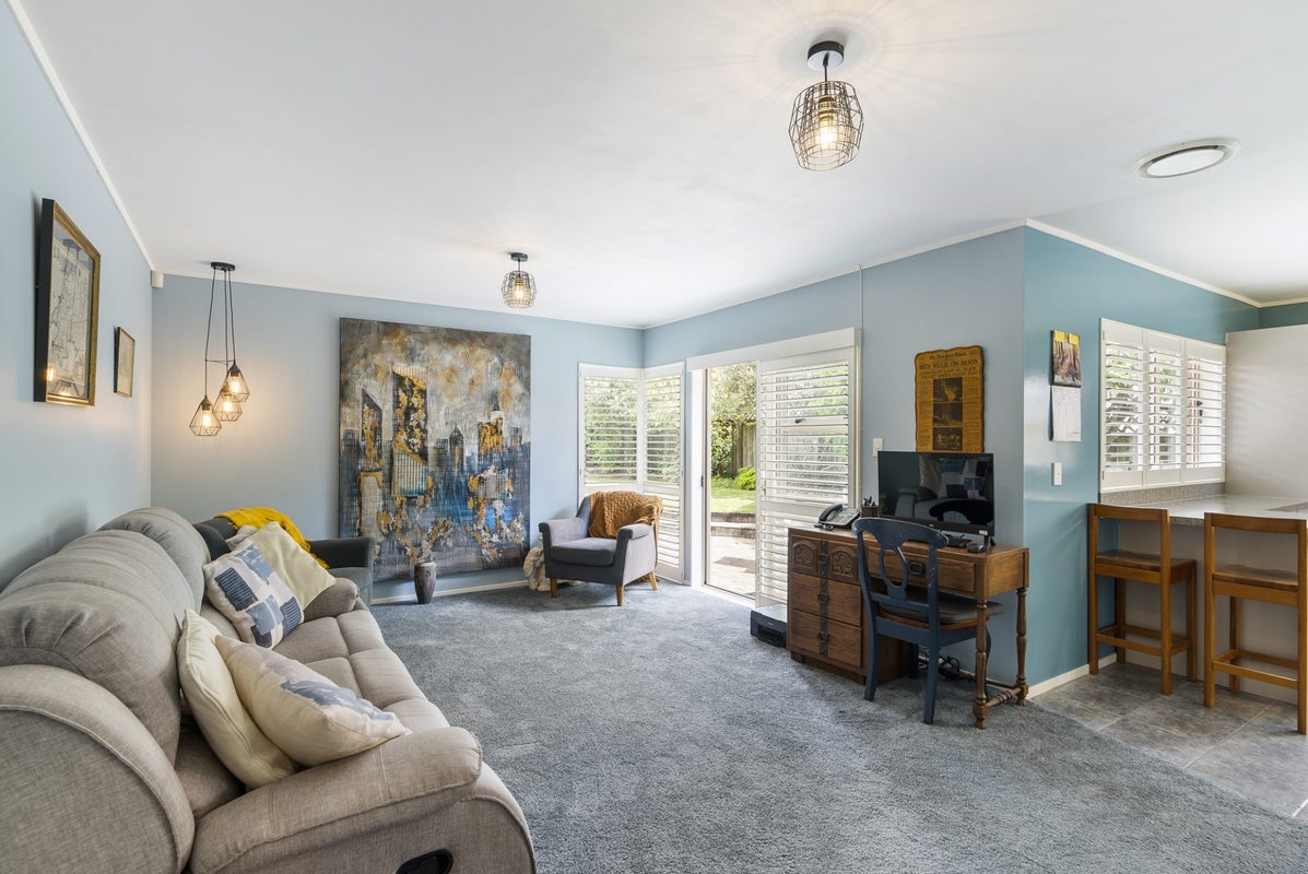 35 Whiting Grove, West Harbour, Auckland - Carousel 2