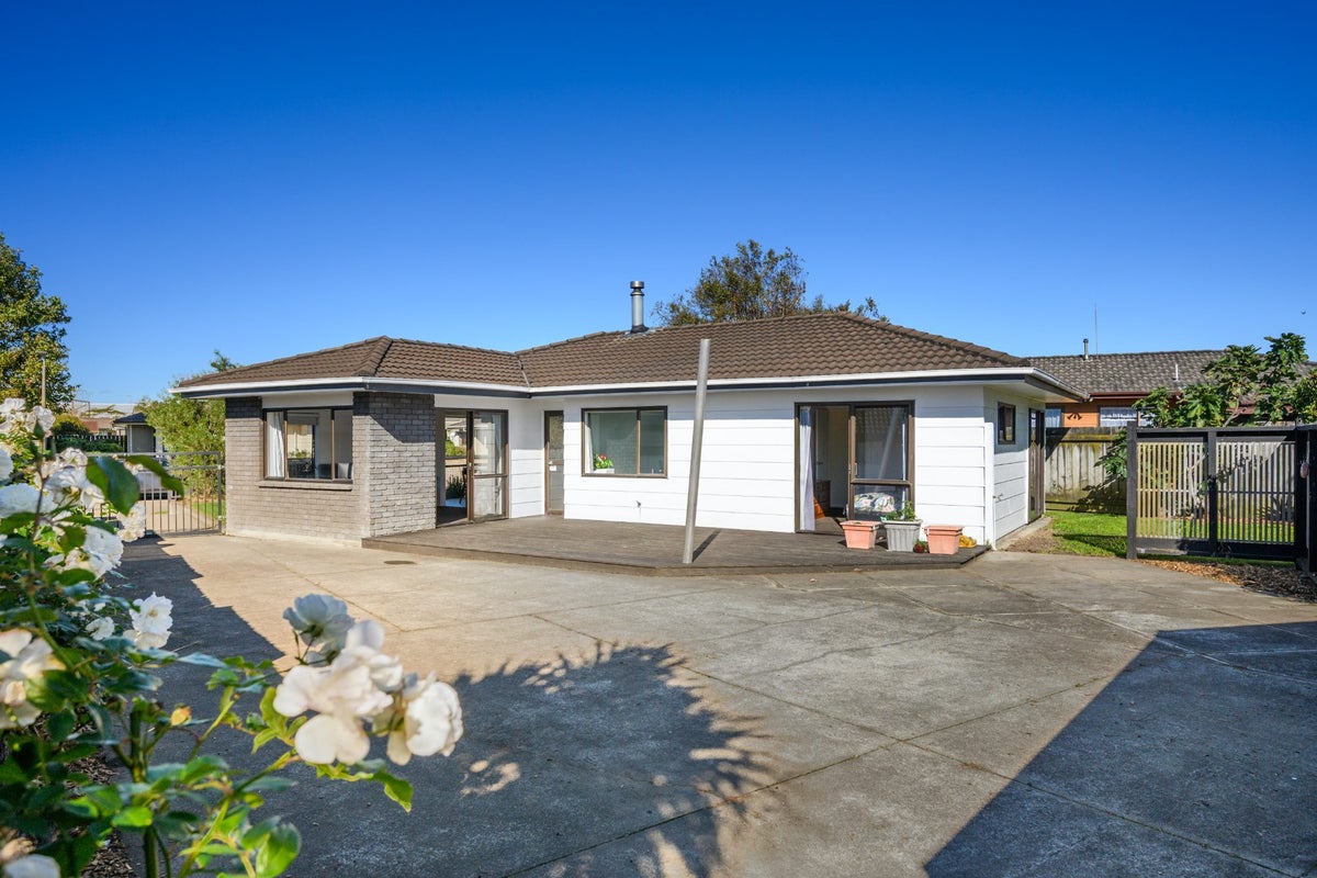 53 Raglan Avenue, Cloverlea, Palmerston North - Carousel 2