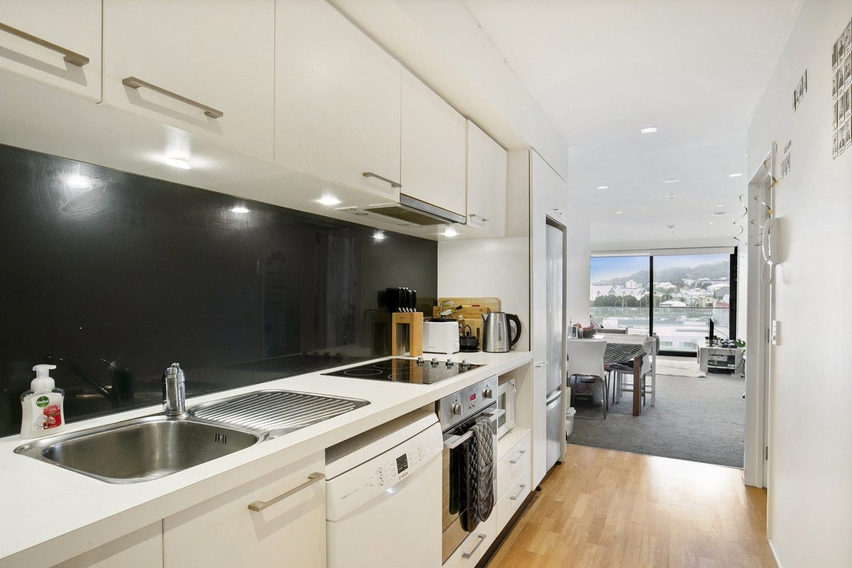 74/13 College Street, Te Aro, Wellington - Carousel 2