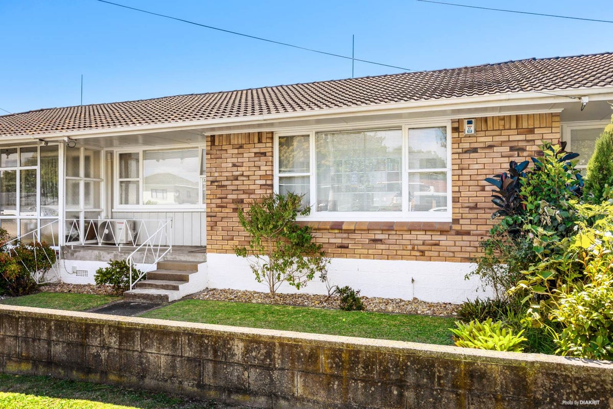 2/20 Foch Avenue, Three Kings, Auckland - Carousel 2