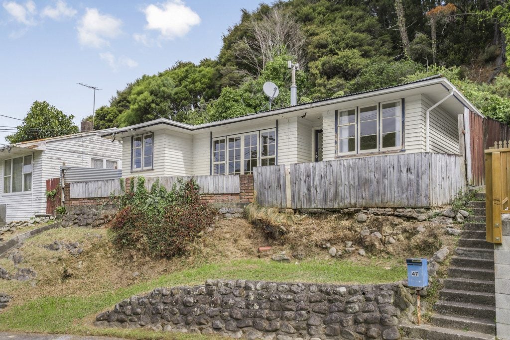45 Bird Grove, Stokes Valley, Lower Hutt - Carousel 1