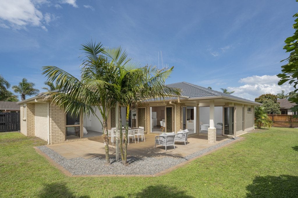 32 Santa Cruz Drive, Papamoa Beach, Papamoa - Carousel 1