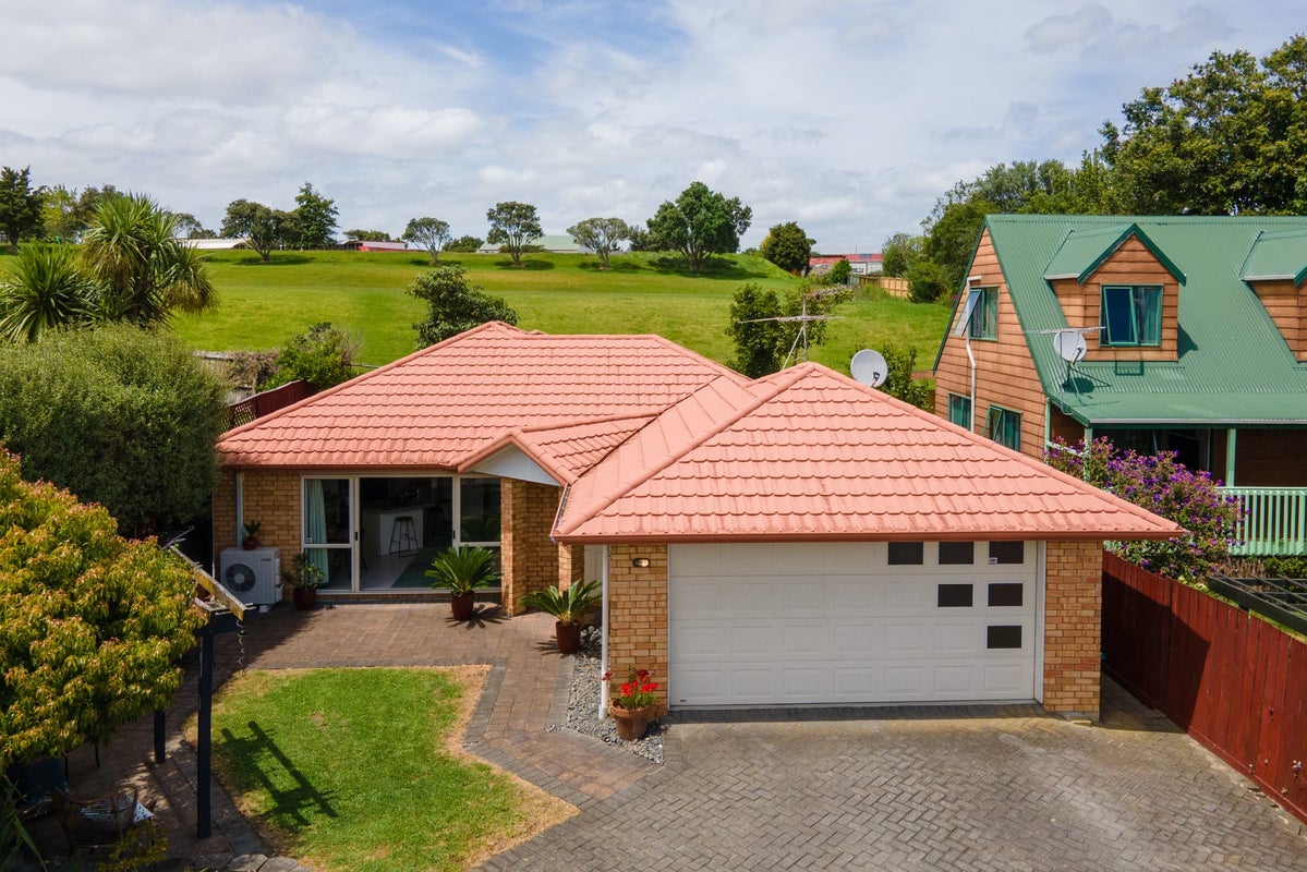 56A Vodanovich Road, Te Atatu South, Auckland - Carousel 1