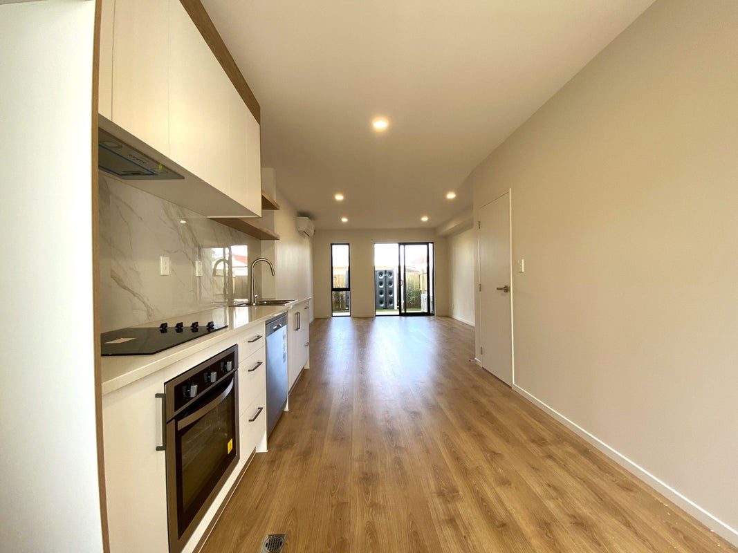4/42 Woodside Road, Massey, Auckland - Carousel 1