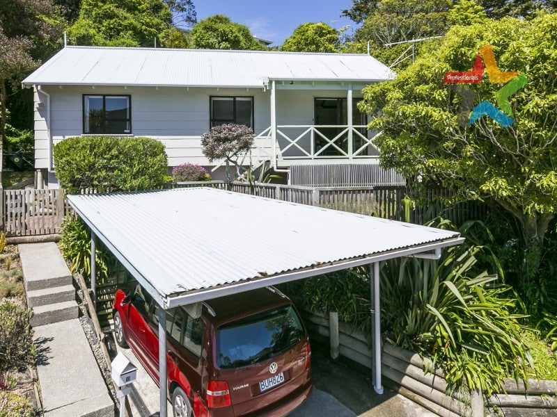 13 Ruth Grove, Karori, Wellington - Carousel 1