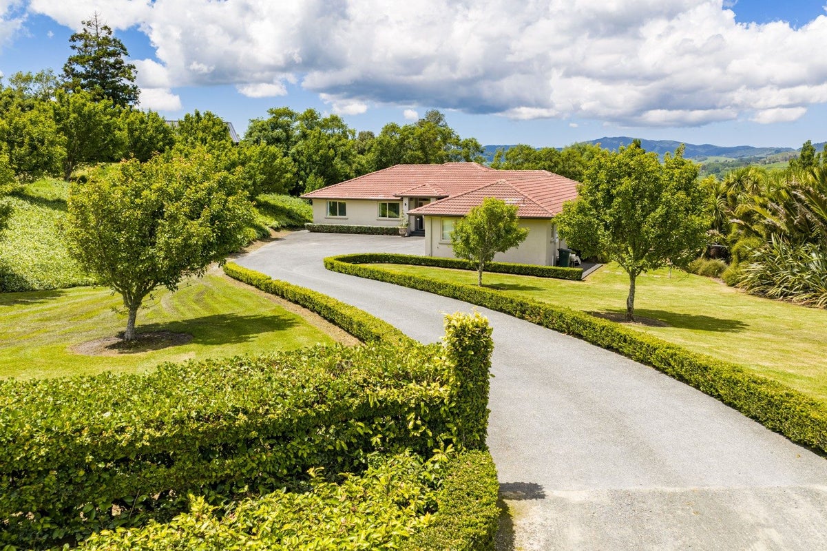 91 Whaka Street, Maungaturoto, Maungaturoto - Carousel 1