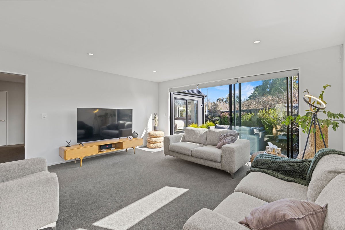 12 Kemsley Lane, Casebrook, Christchurch - Carousel 2