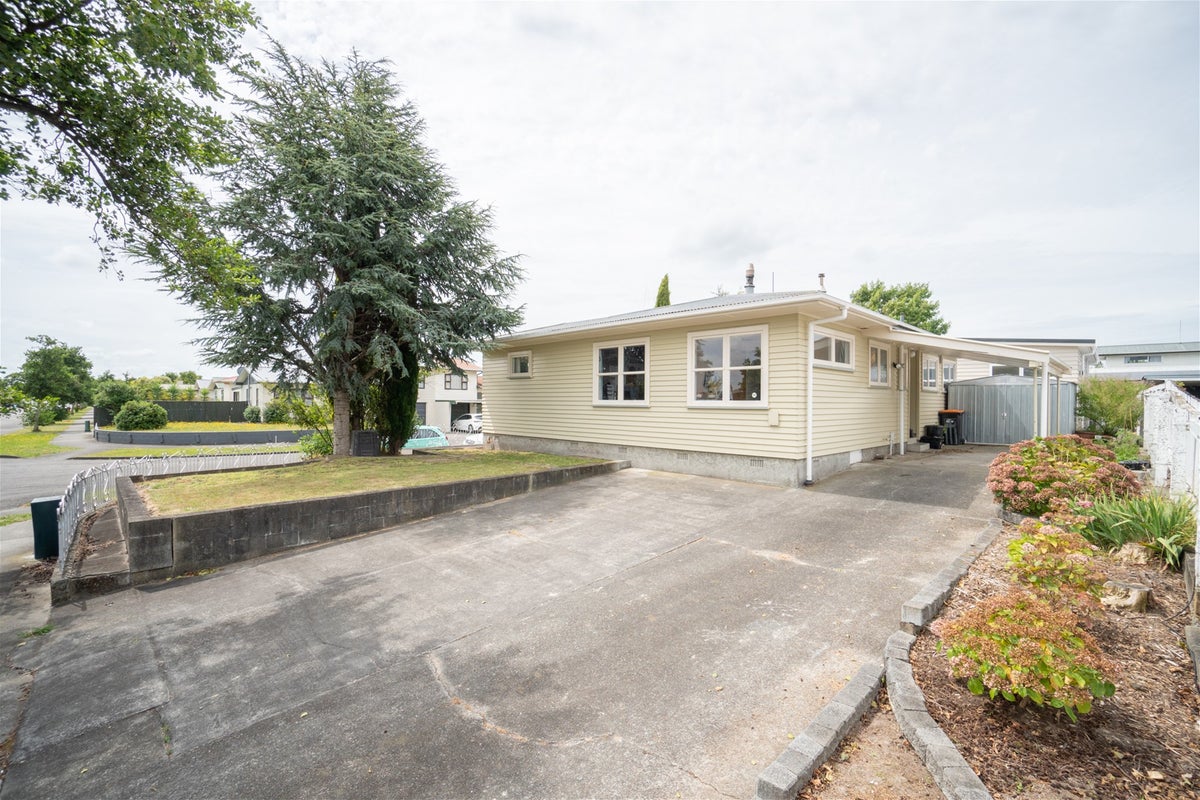 33 Langley Avenue, Milson, Palmerston North - Carousel 17