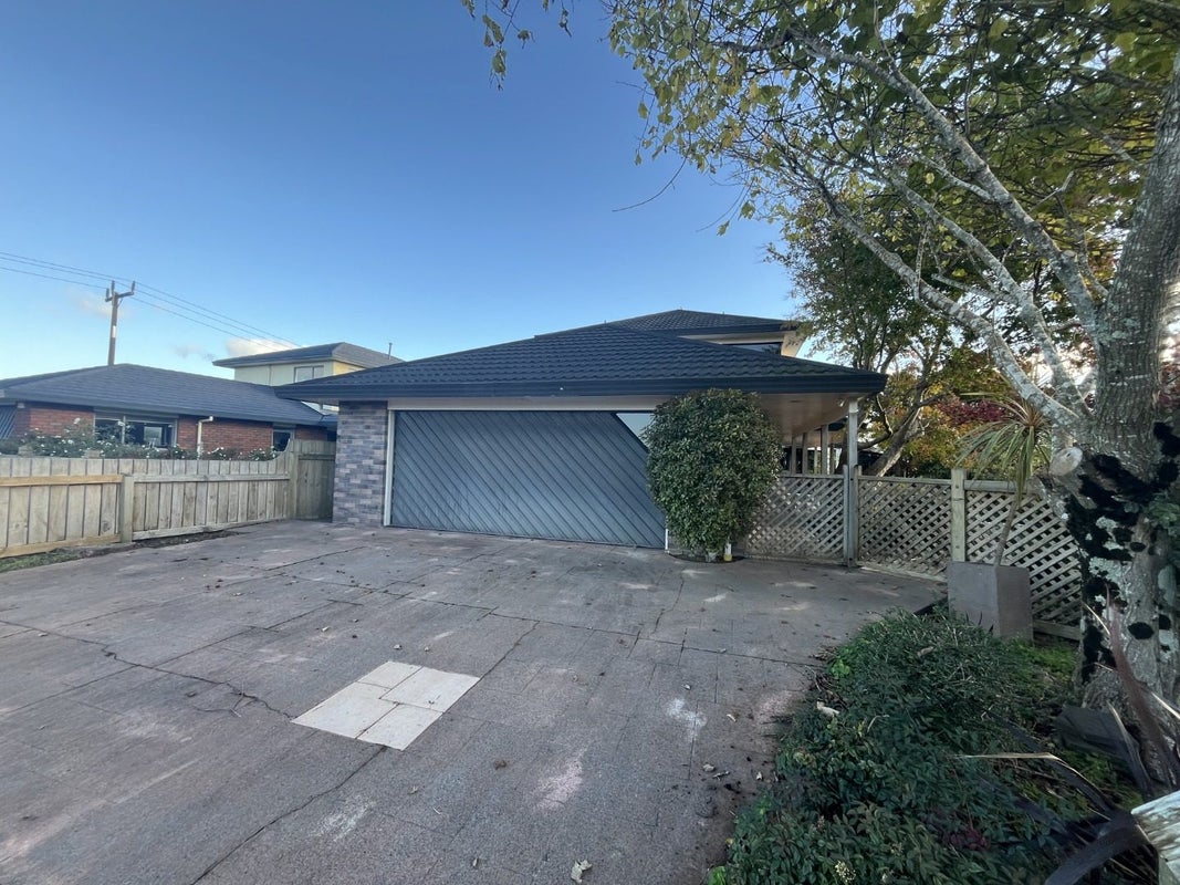 15 Del Mar Place, Merrilands, New Plymouth - Carousel 1