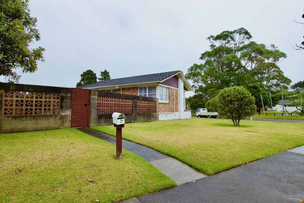 14 Waterlea Avenue, Mangere Bridge, Auckland - Carousel 1