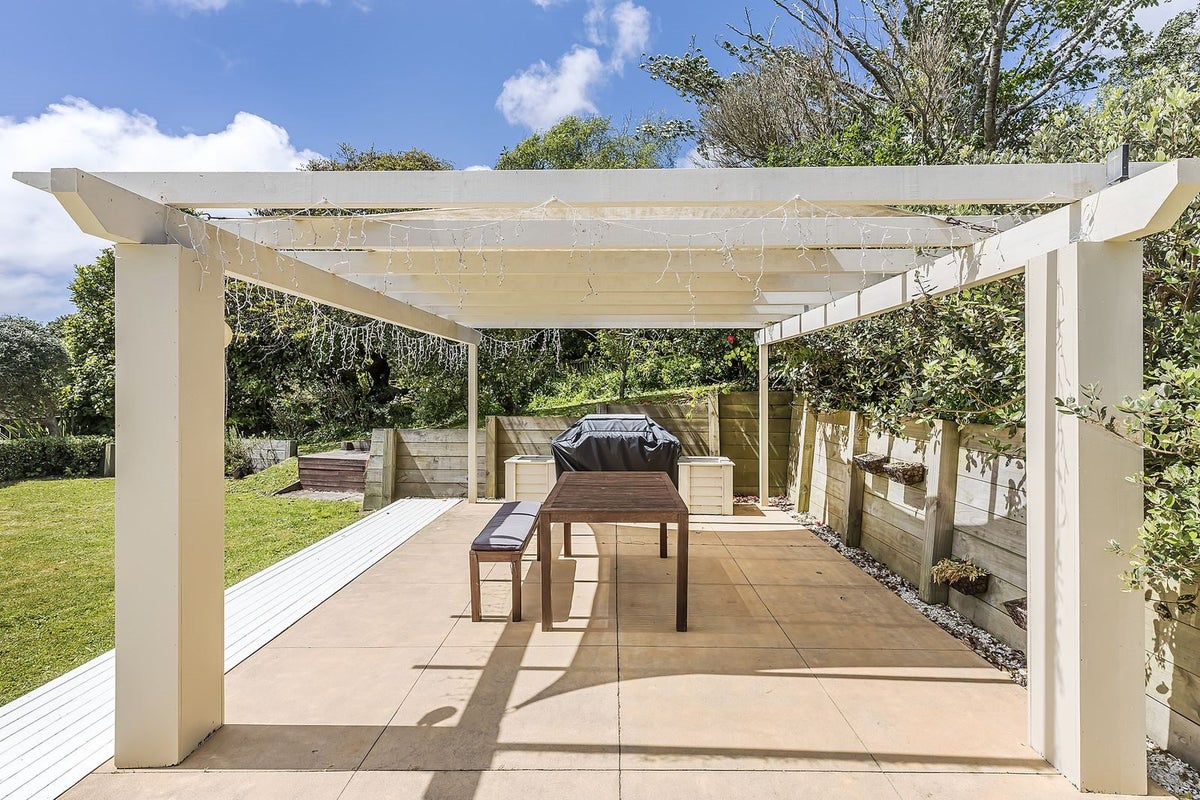 42 The Drive, Tawa, Wellington - Carousel 23