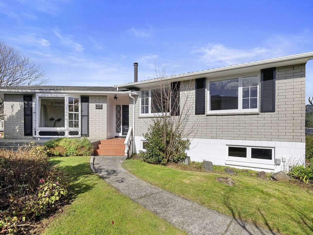 27 Sunbrae Drive, Silverstream, Upper Hutt - Carousel 1
