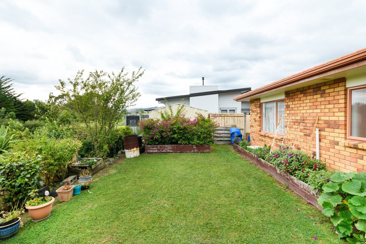 12 Silkwood Place, Fitzherbert, Palmerston North - Carousel 50
