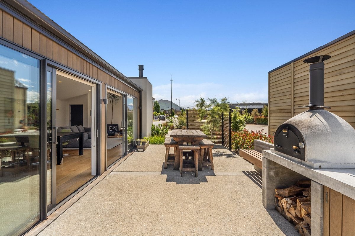 9 Mcdonald Street, WANAKA - Carousel 2