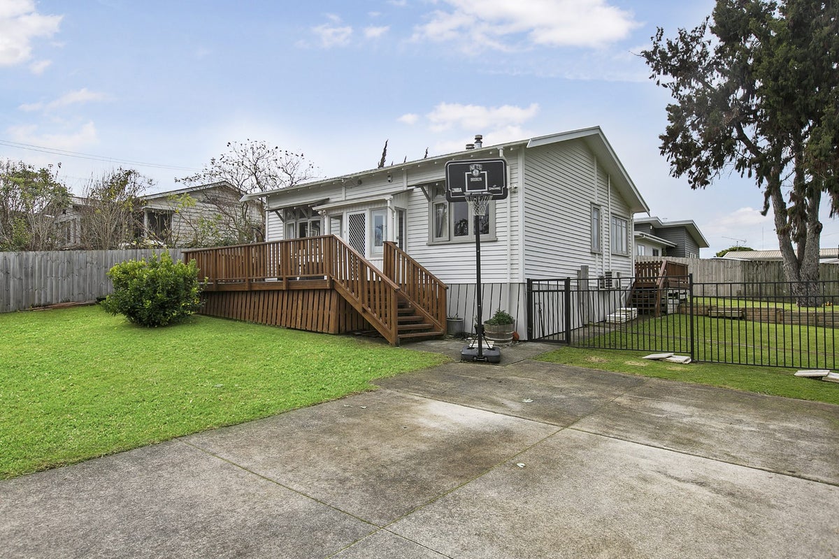 1 Waiari Road, Conifer Grove, Takanini - Carousel 18