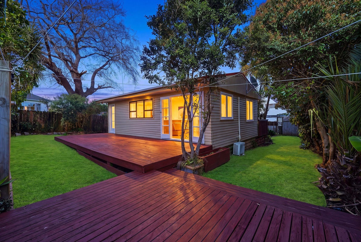76 Gardner Avenue, New Lynn, Waitakere City - Carousel 1